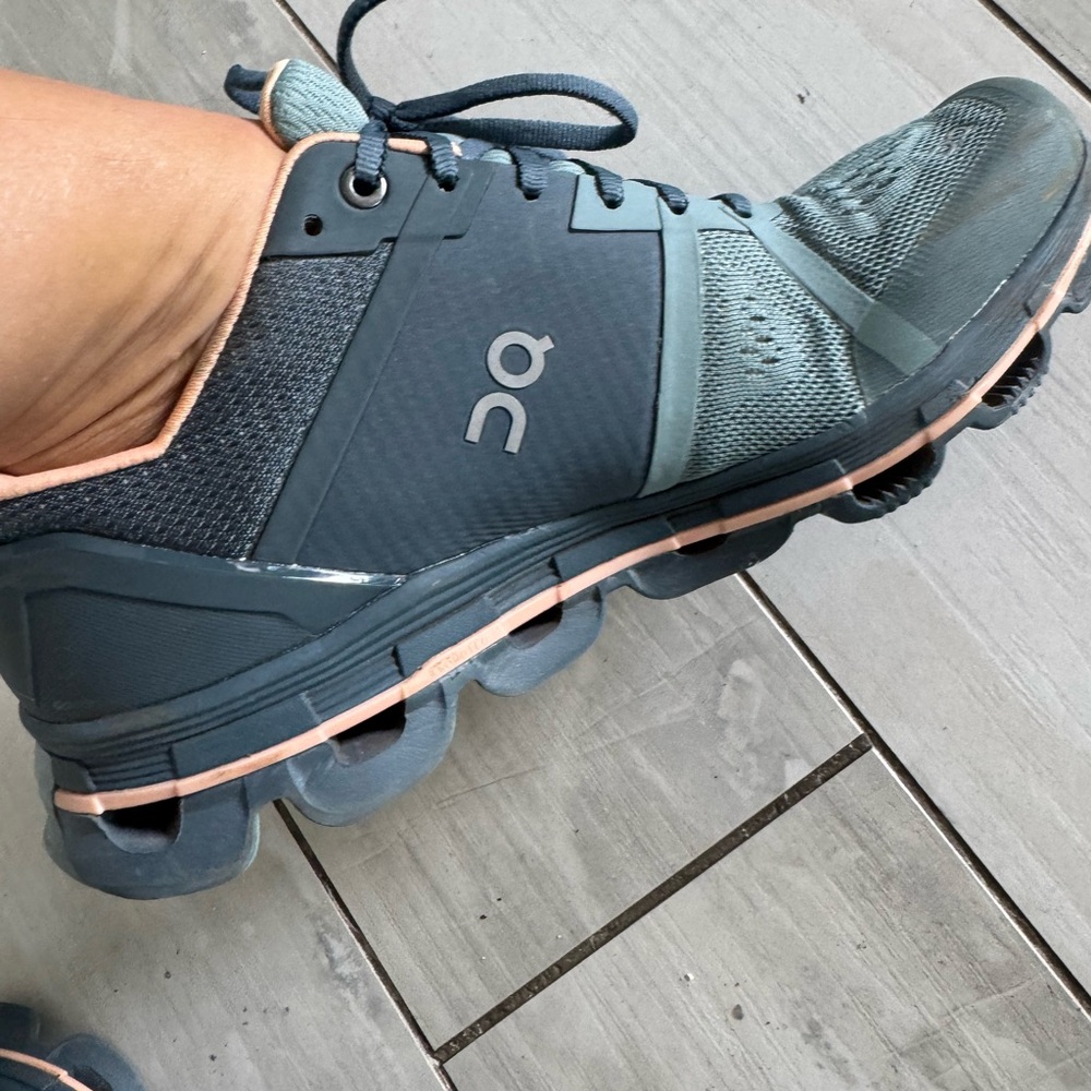 On Running Blue Athletic Shoes with Breathable Mesh and Sleek Design